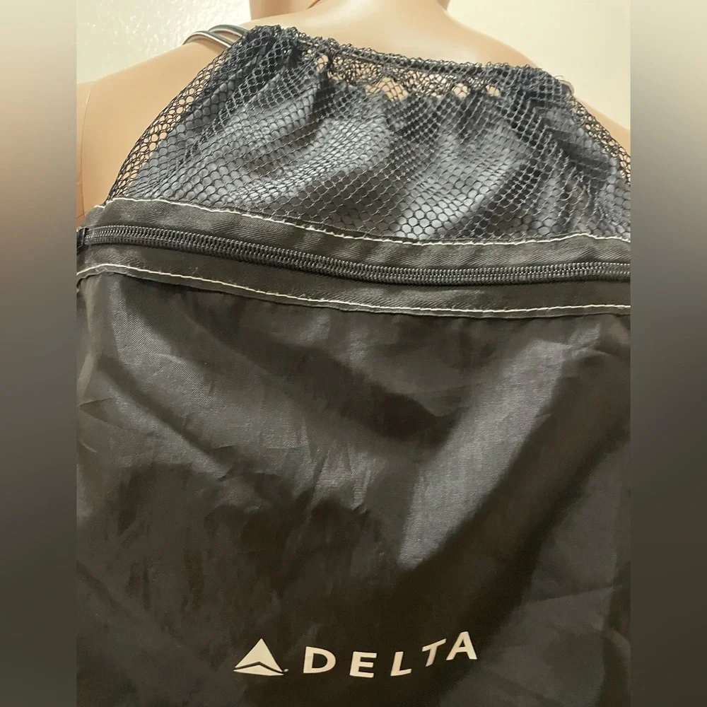 Light Backpack by Delta - Picture 2 of 4